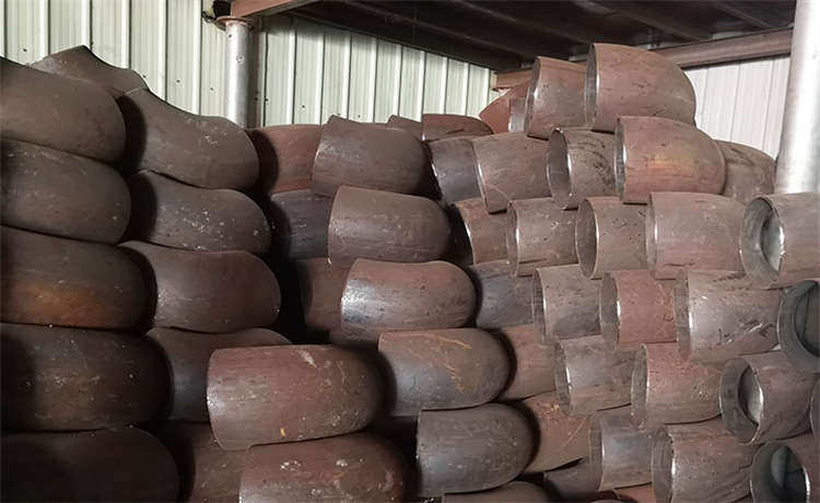 219-6mm螺旋管，920-8mm螺旋鋼管，鋼材場(chǎng)2420mm螺旋焊管，1900污水處理防腐螺旋焊管