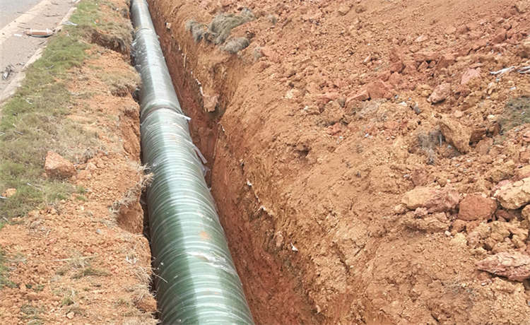 2520mm螺旋焊管，內(nèi)徑2200螺旋鋼管，大型螺旋鋼管廠家質(zhì)量可靠，焊管廠