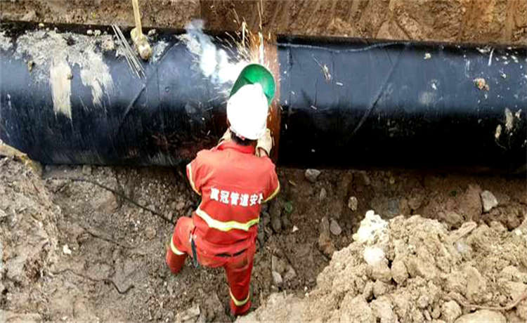 大型知名螺旋鋼管生產(chǎn)廠家，鋼材場(chǎng)走水螺旋管，1600螺旋管，1424mm螺旋管