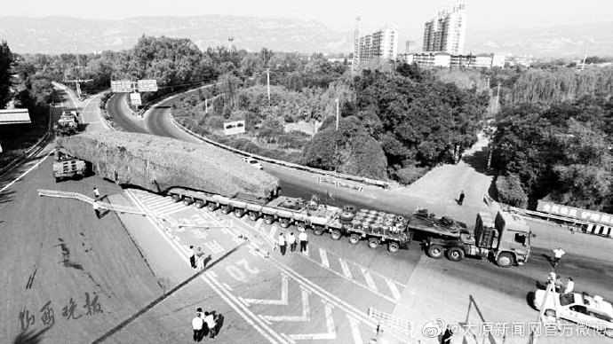 驚！史上最“長”的大件運輸 400多個車輪